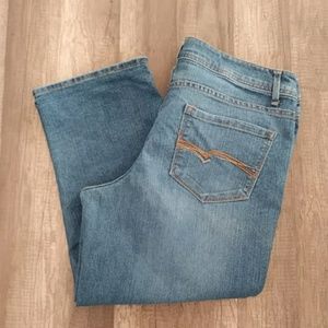 5/$20🌹 Medium Wash Capri 👖